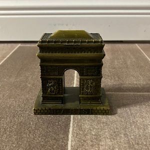 Little Arc de Triomphe figurine.